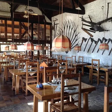 Hotell Logis Relais Paris Bale - Restaurant La Mangeoire 3*