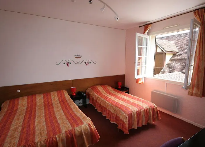 Отель Logis Relais Paris Bale - Restaurant La Mangeoire Montieramey