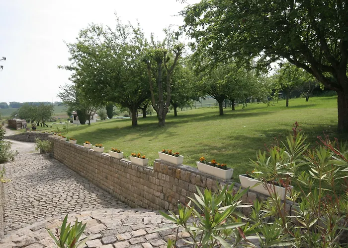 Отель Logis Relais Paris Bale - Restaurant La Mangeoire Montieramey