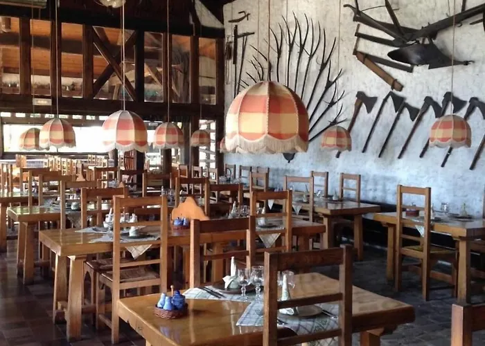 Отель Logis Relais Paris Bale - Restaurant La Mangeoire 3*