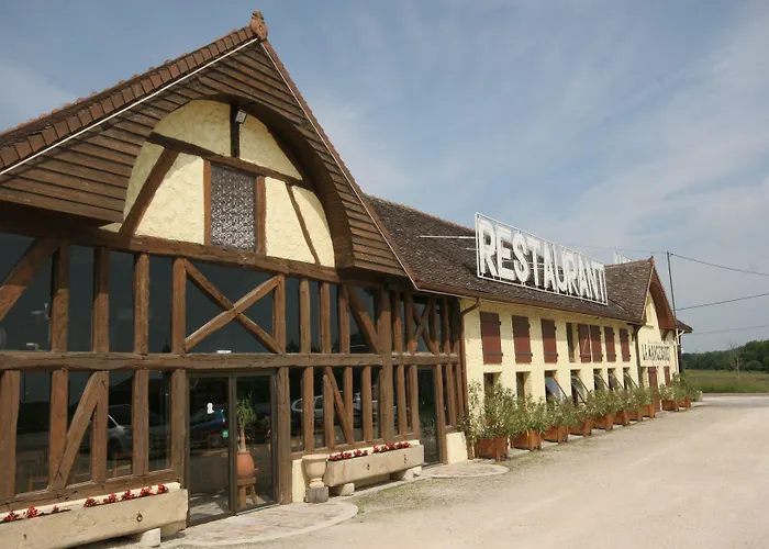 Logis Relais Paris Bale - Restaurant La Mangeoire Отель Montieramey