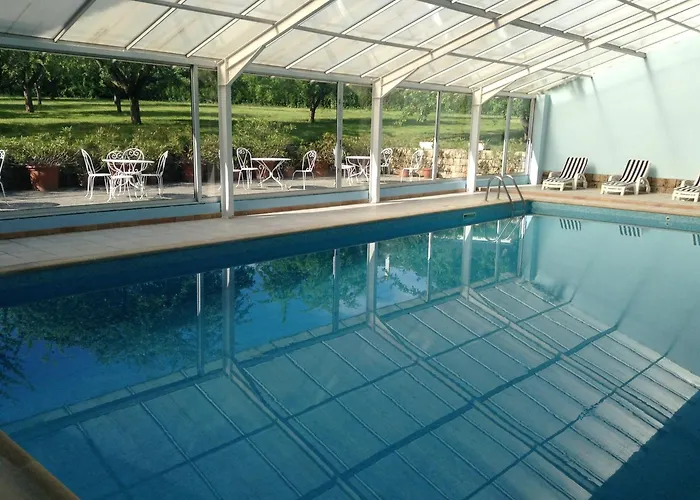 Logis Relais Paris Bale - Restaurant La Mangeoire Отель Montieramey