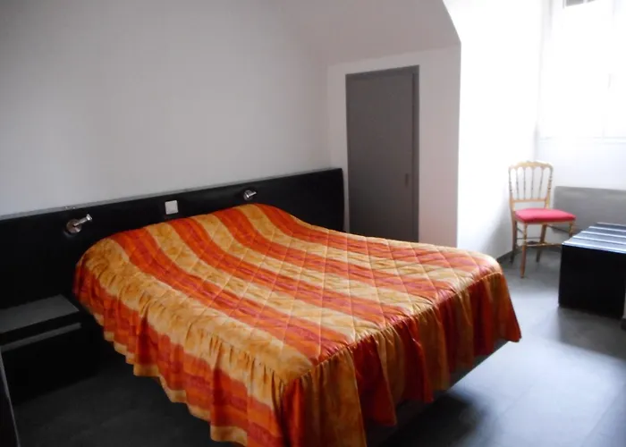 Отель Logis Relais Paris Bale - Restaurant La Mangeoire 3*