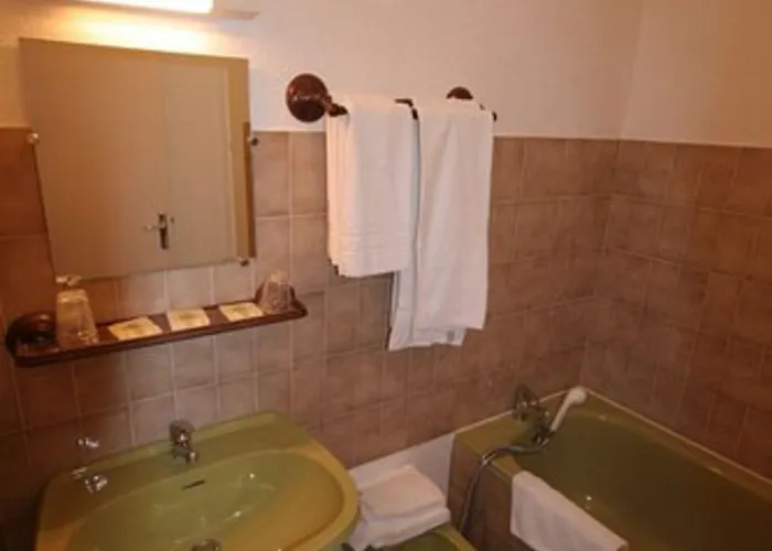 Отель Logis Relais Paris Bale - Restaurant La Mangeoire Montieramey