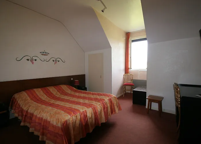 Logis Relais Paris Bale - Restaurant La Mangeoire Отель 3*