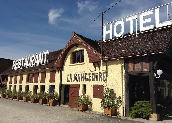 Logis Relais Paris Bale - Restaurant La Mangeoire Отель Montieramey